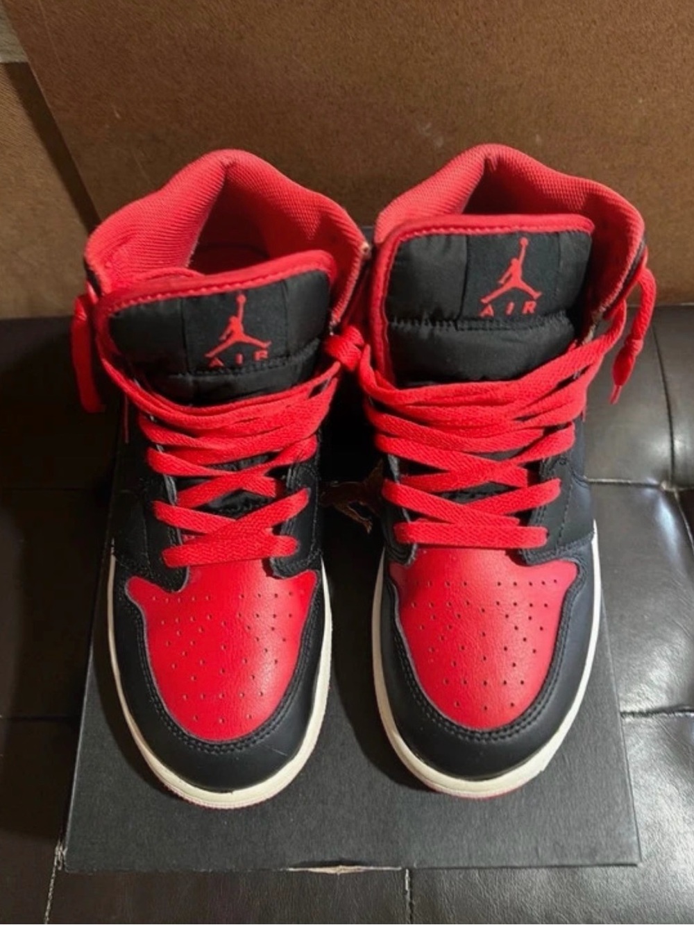 Nike Air Jordan 1 mid GS  black/ fire red-white 6.5 junior